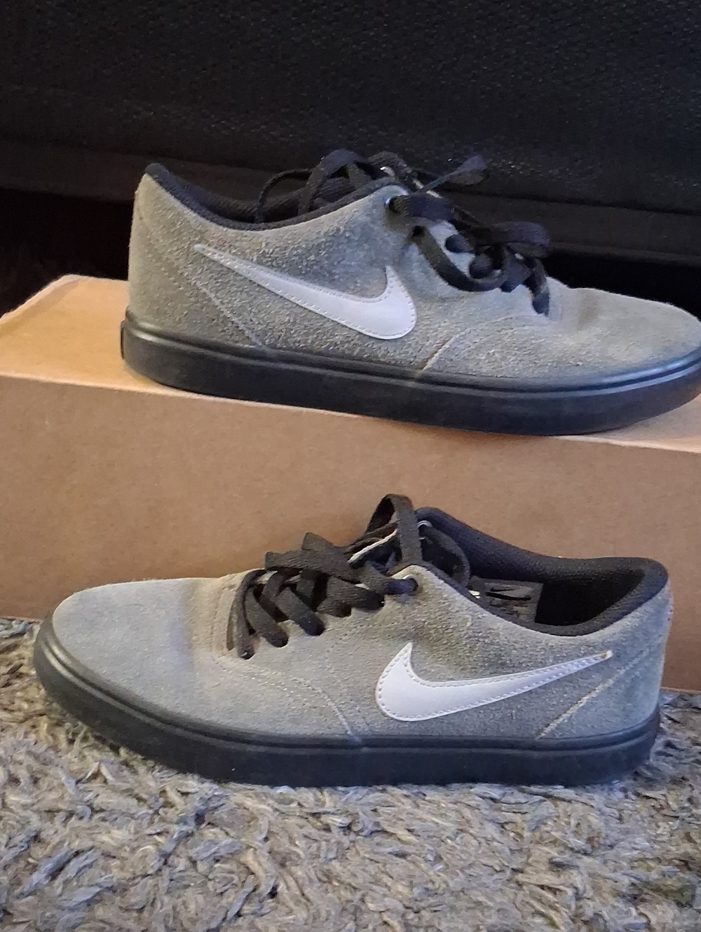 Nike Men’s Sz 7 SB Check Solarsoft Gray Suede Low-Top Sneakers with Black Soles